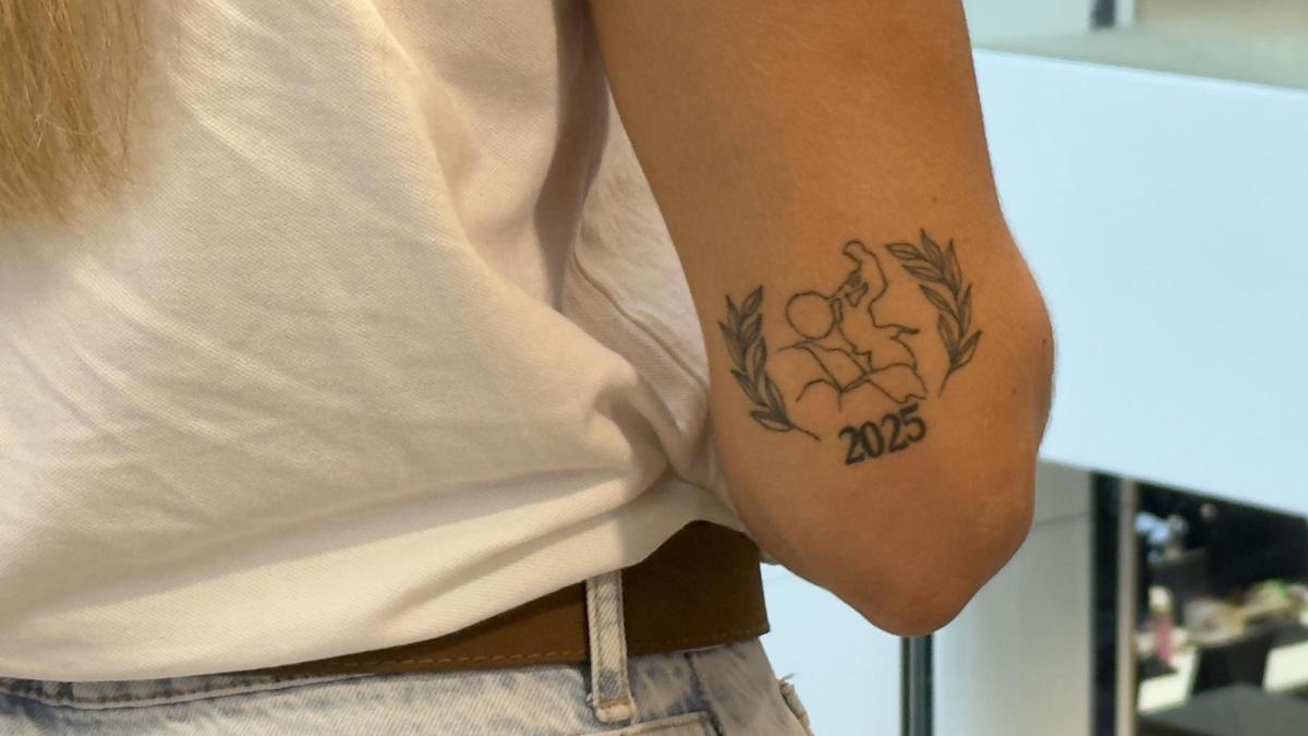 Berta Abellán luce un tatuaje en honor a su primer título mundial de 2025