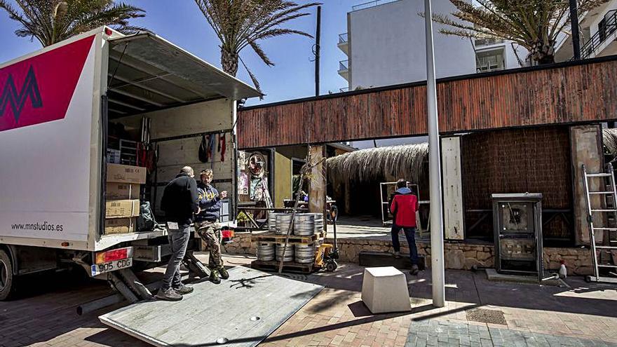 El asador El Gaucho, convertido en un supermercado. | B. RAMON