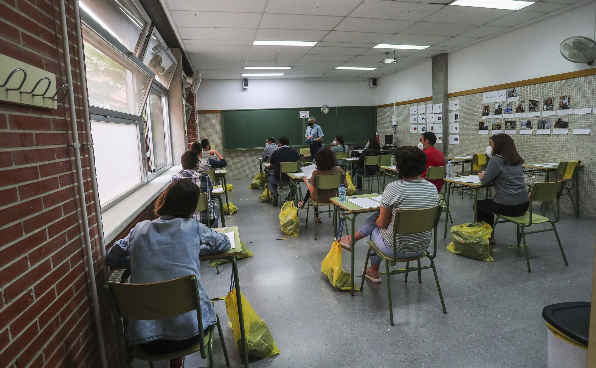 Así ha sido el examen de oposiciones a maestros de secundaria en el IES de Benicalap