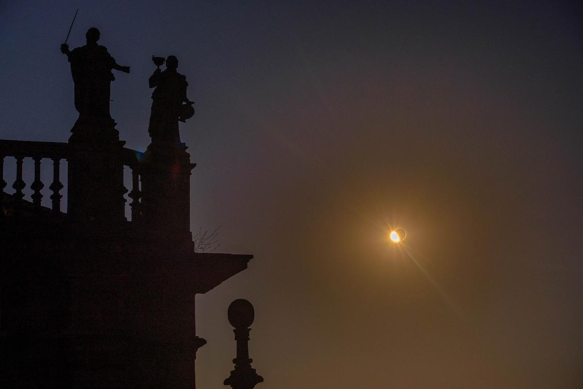 Las mejores imágenes del eclipse desde Santiago Las mejores imágenes del eclipse desde Santiago