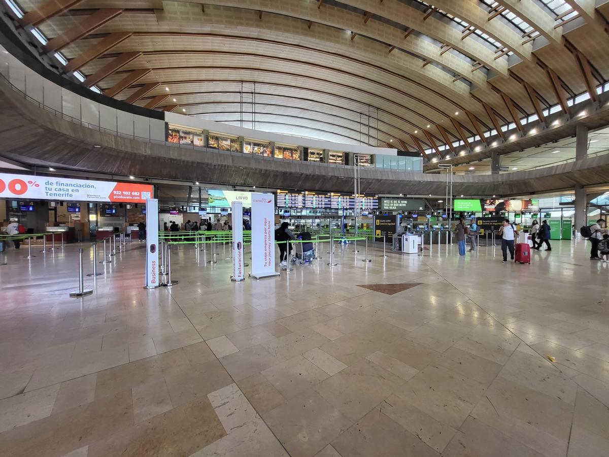 Horas después de que se evacuara la terminal de salidas la normalidad regresó a la zona.