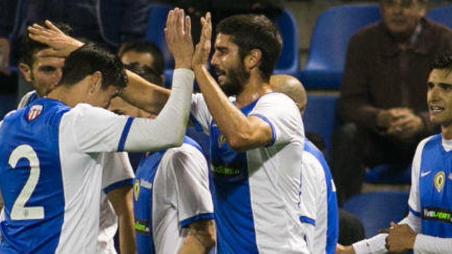 Los jugadores del Hércules celebran uno de los goles contra L&#039;Hospitalet