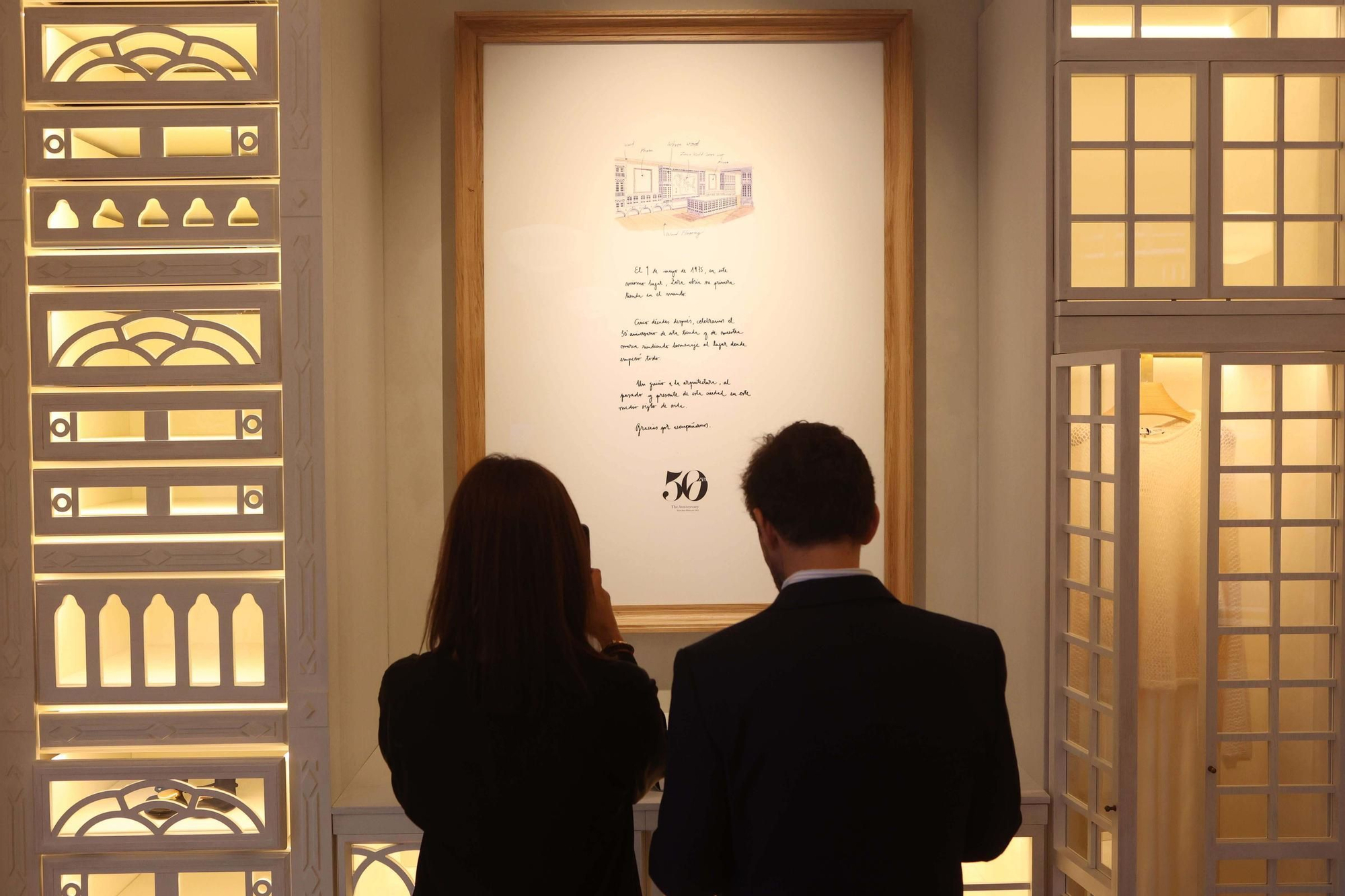 Reinauguración de la primera tienda de Zara: un homenaje a la Marina y una colección exclusiva