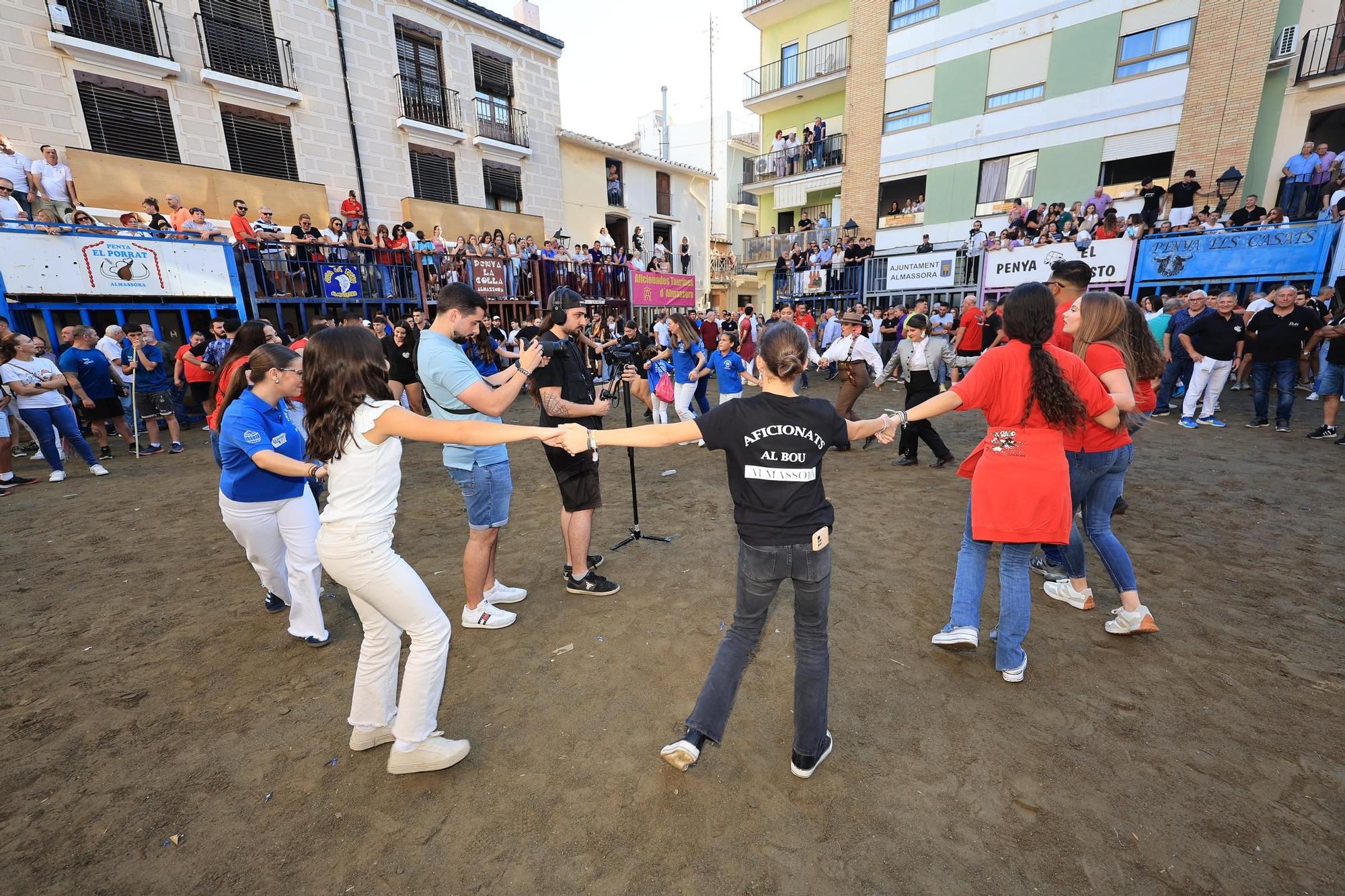 Las imágenes del primer encierro y de las exhibiciones taurinas de las fiestas de Almassora