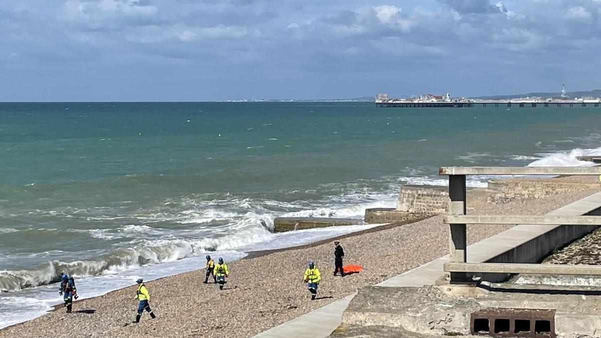 La Policía británica recupera los cadáveres de tres mujeres en aguas del sur de Inglaterra