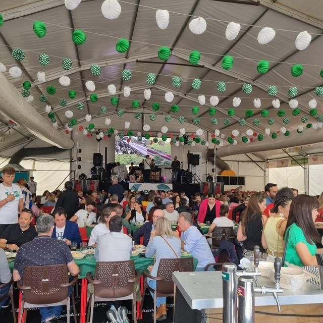 FOTOGALERÍA | Ambiente en las comidas en la caseta en homenaje al centenario de El Periódico Extremadura