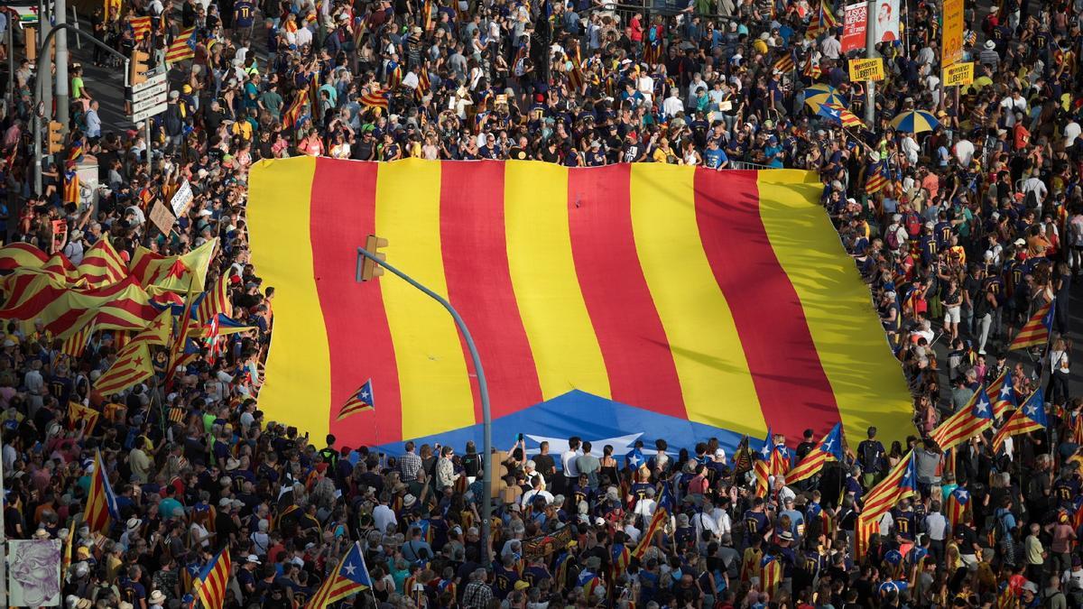 Així ha estat la manifestació convocada per l'ANC per la Diada a Barcelona amb el lema 'Via Fora'