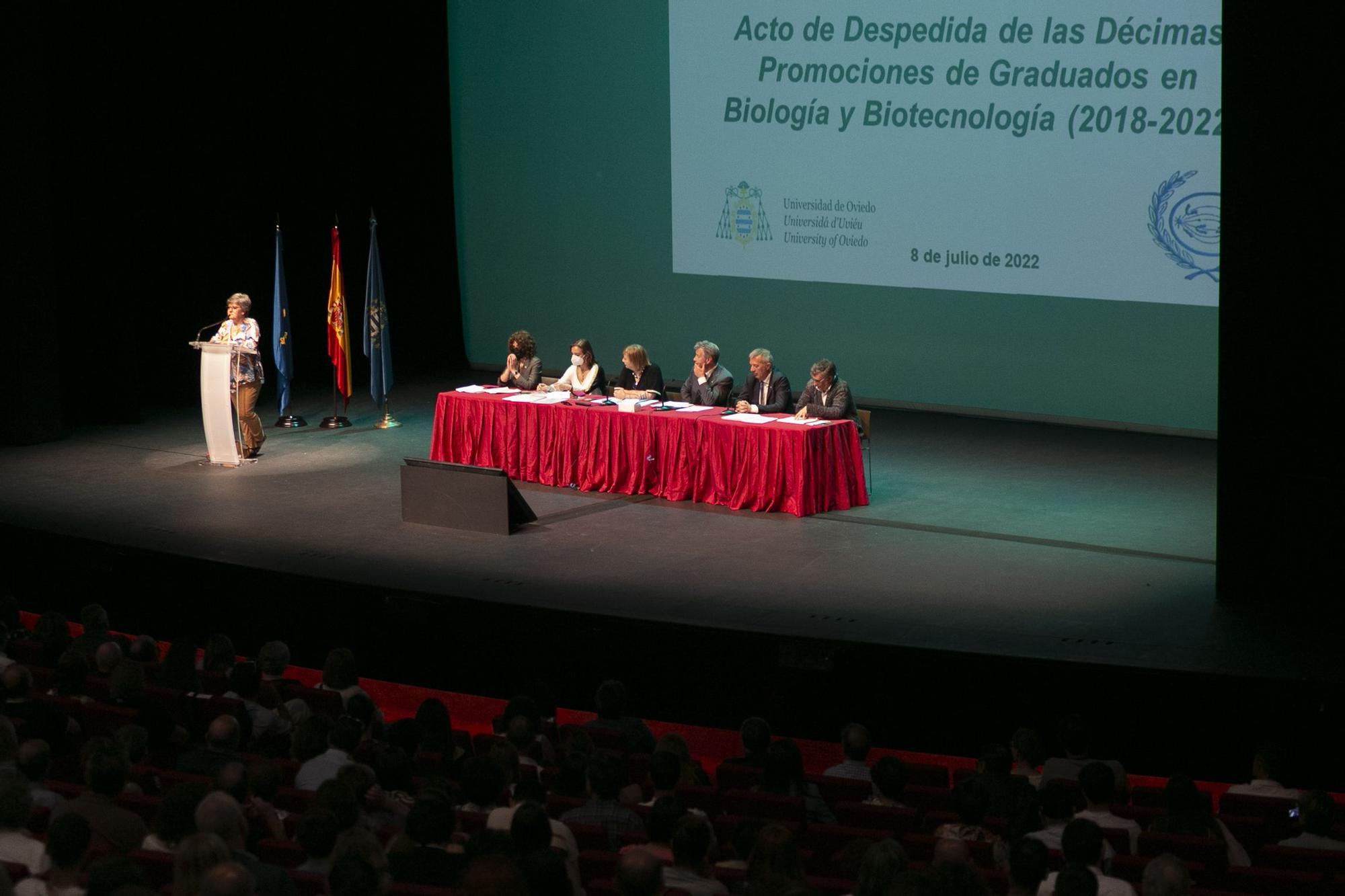 En imágenes: Así ha sido la graduación de Biología y Biotecnología en el Centro Niemeyer, en Avilés