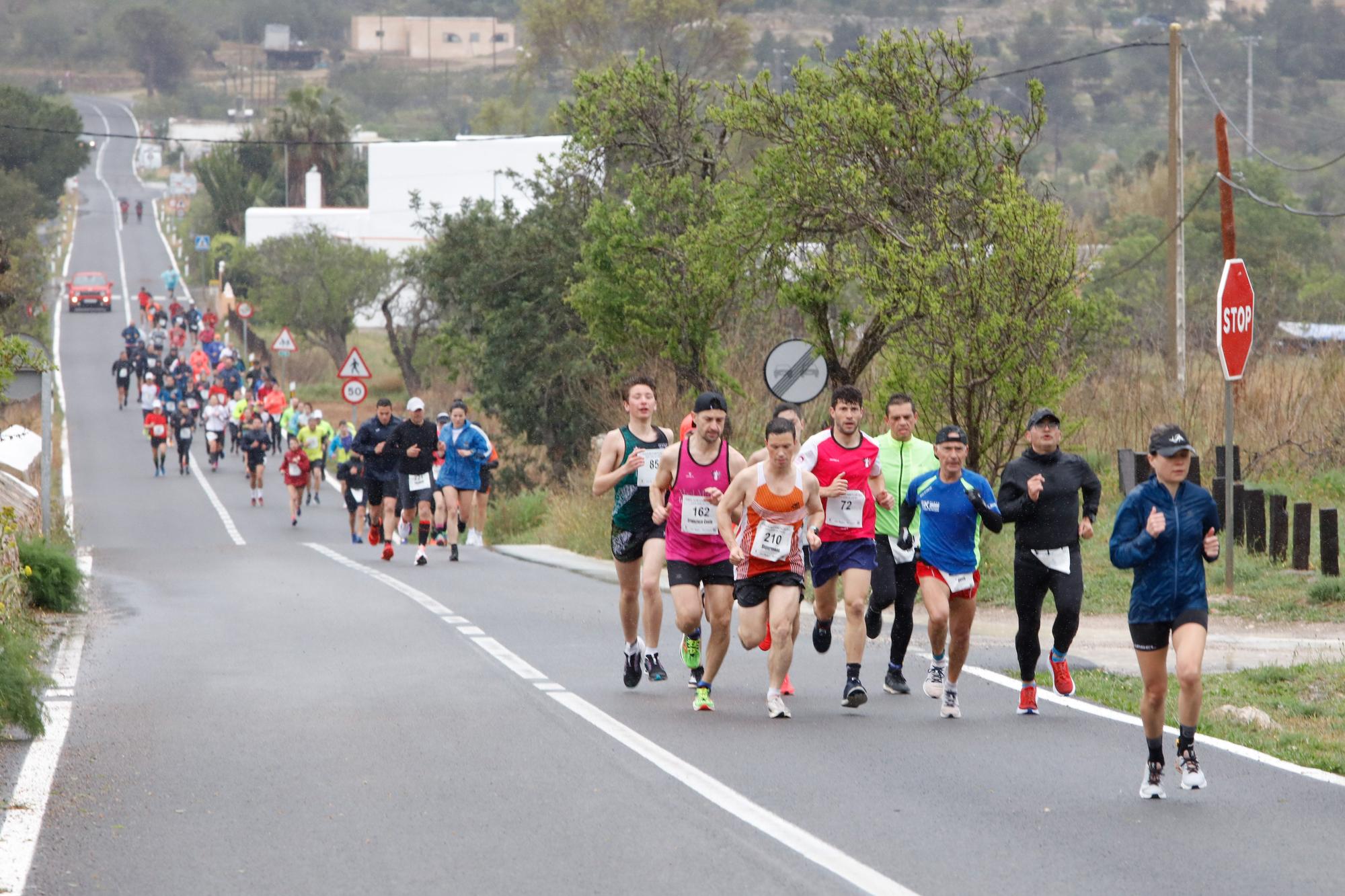 Las imágenes de la Cursa popular Flor d'Ametller en Ibiza