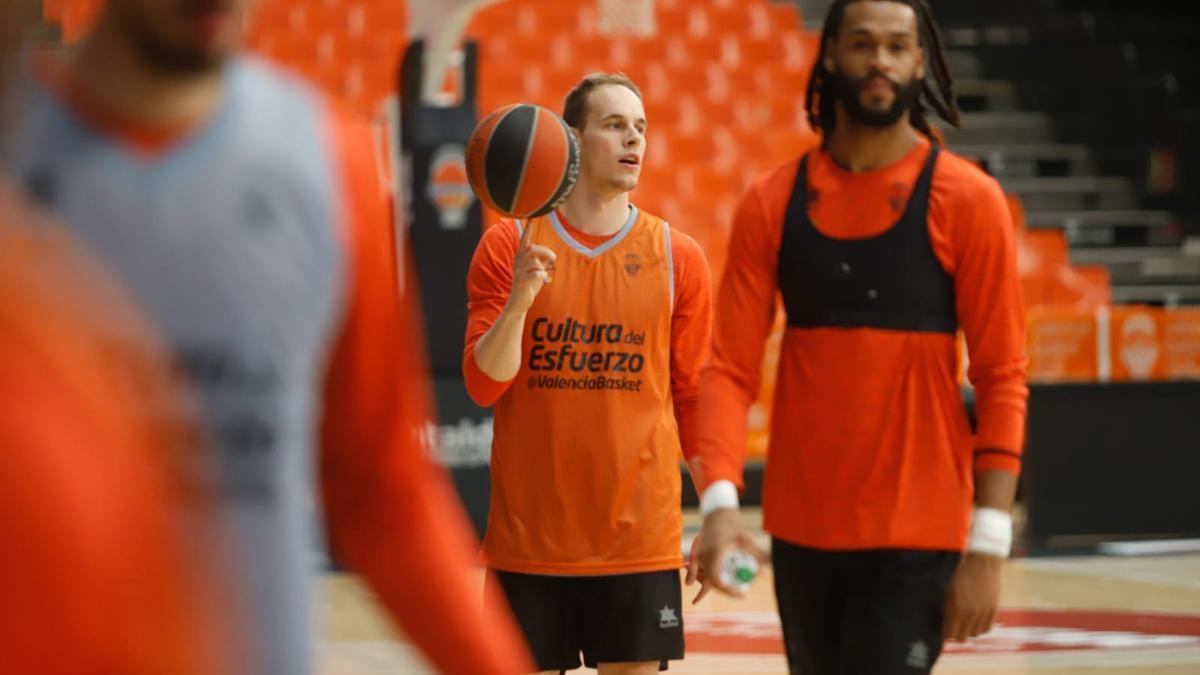 Klemen Prepelic, en el entrenamiento de este miércoles en La Fonteta