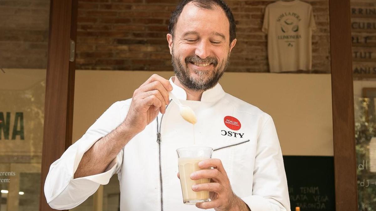 El heladero Massimo Pignata (Delacrem), con una crema catalana bebible.