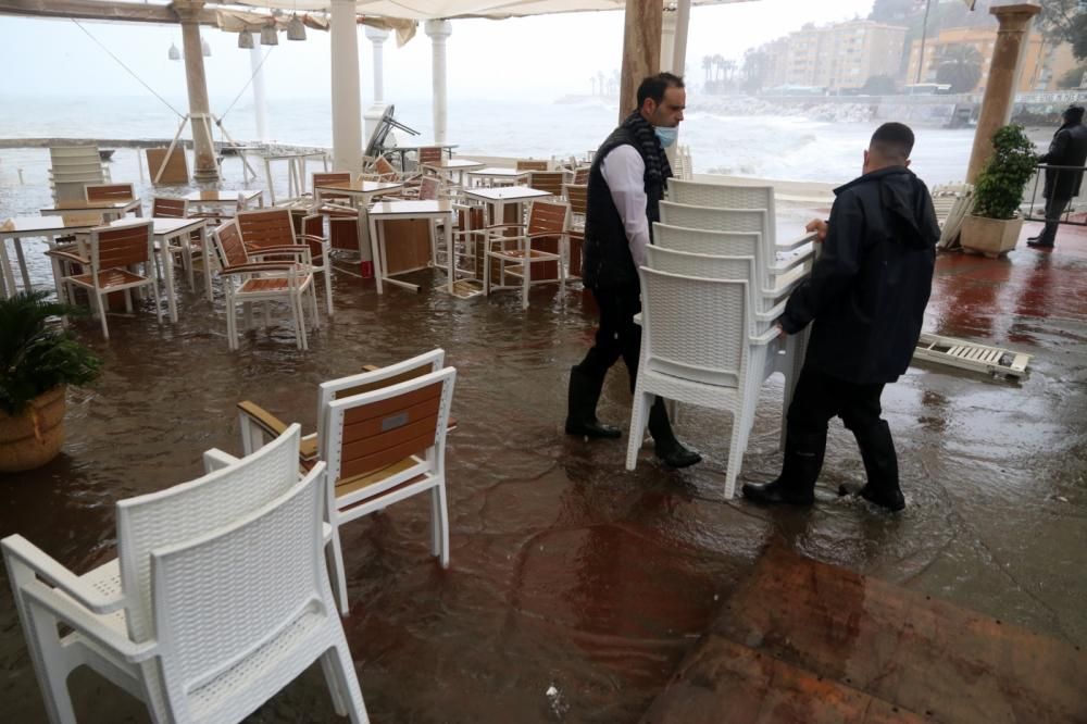 Lluvia y temporal en el mar en Málaga con la llegada de la borrasca Filomena.