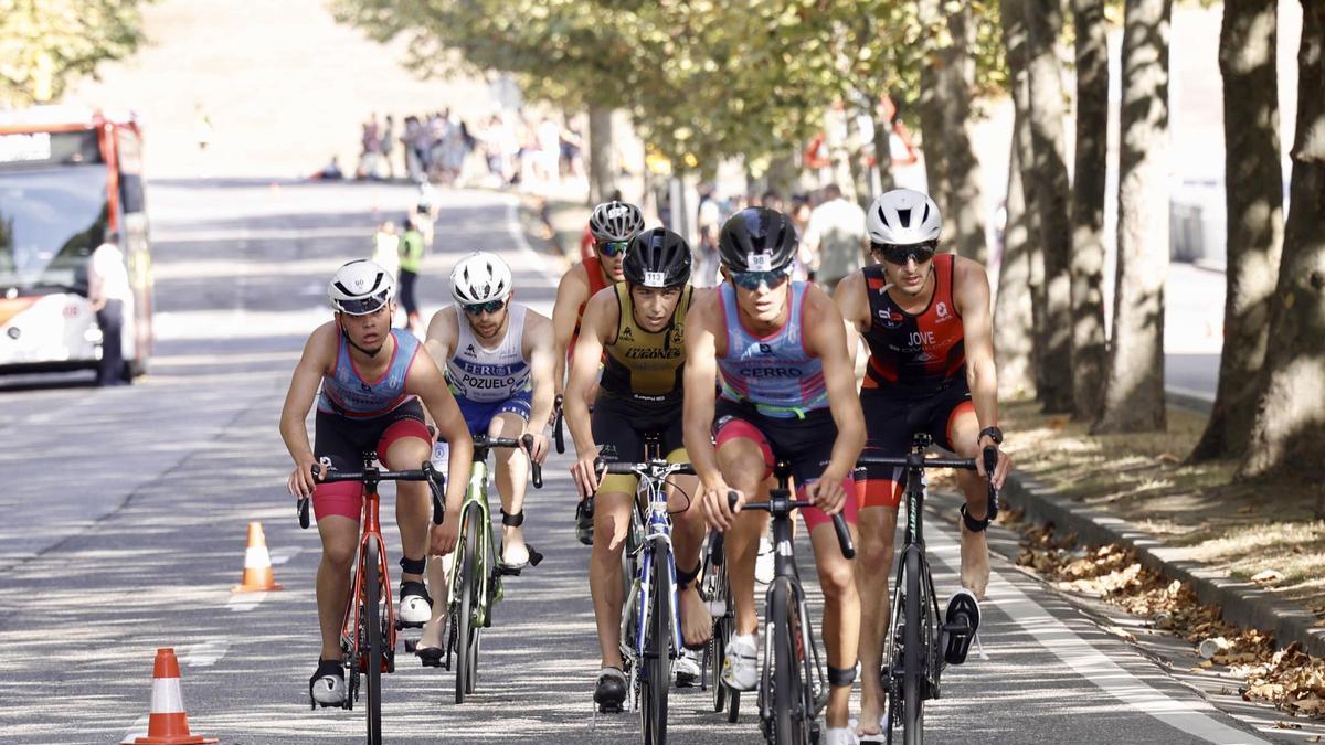 Una imagen de archivo del triatlón del Santa Olaya.