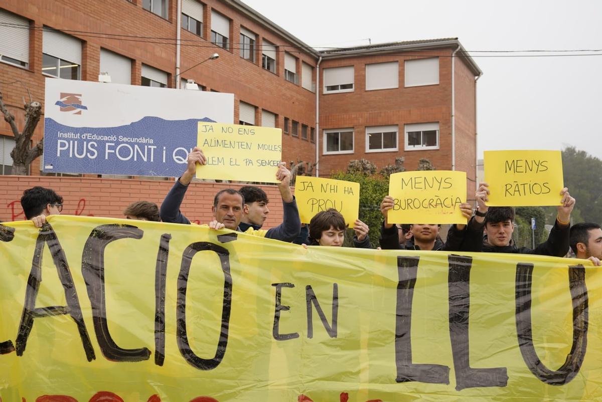 Protestes de docents als carrers de Manresa i a carreteres del Bages