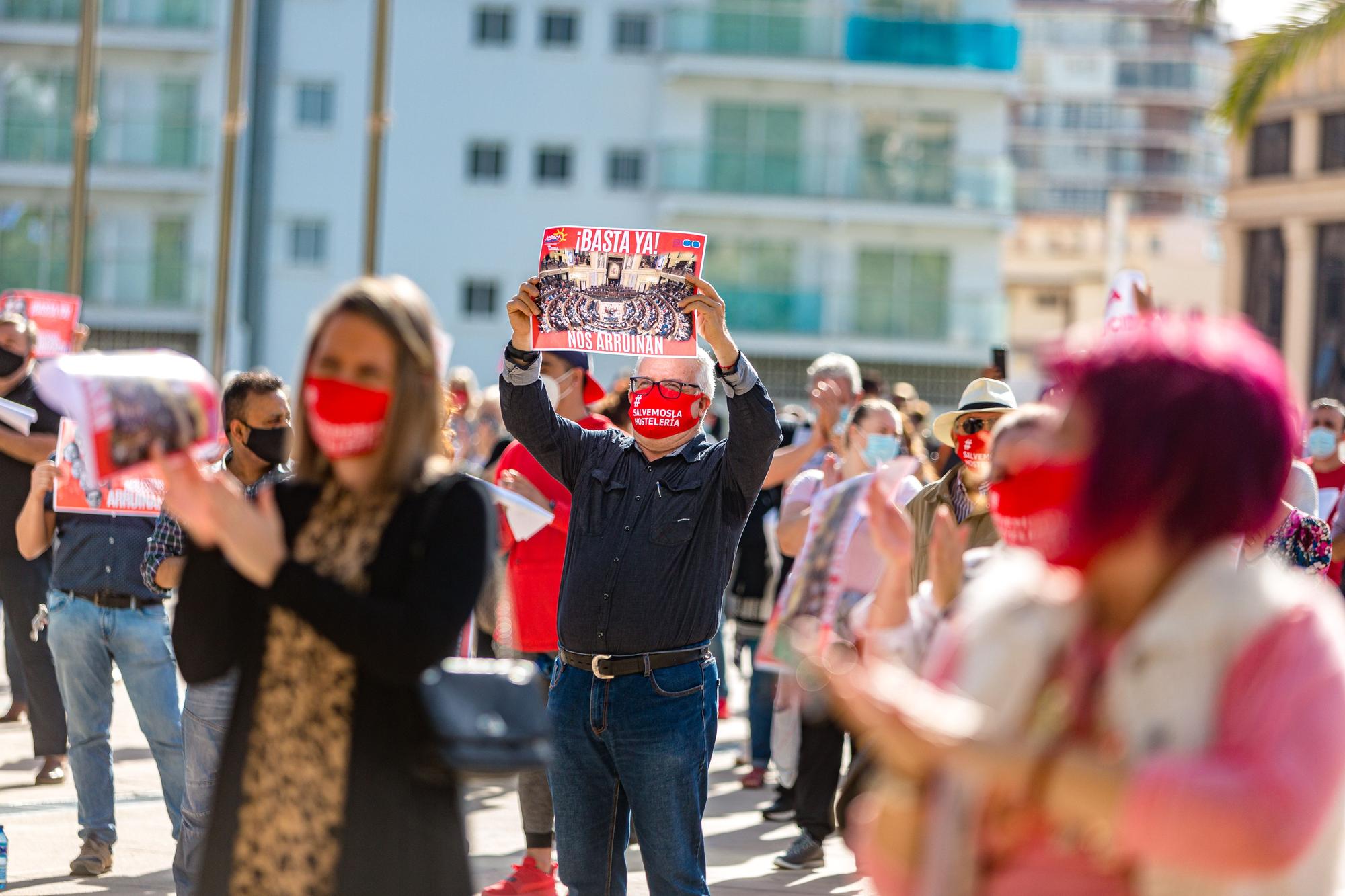 Hosteleros y comerciantes protestan en Benidorm contra las medidas del Gobierno