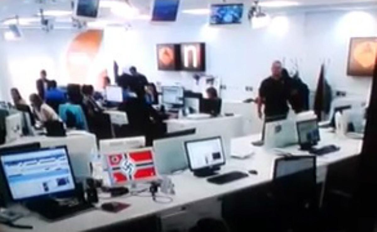 Un monitor de la redacció d’Antena 3 va mostrar símbols nazis corresponents a un reportatge de ’Jugones’ (La Sexta).