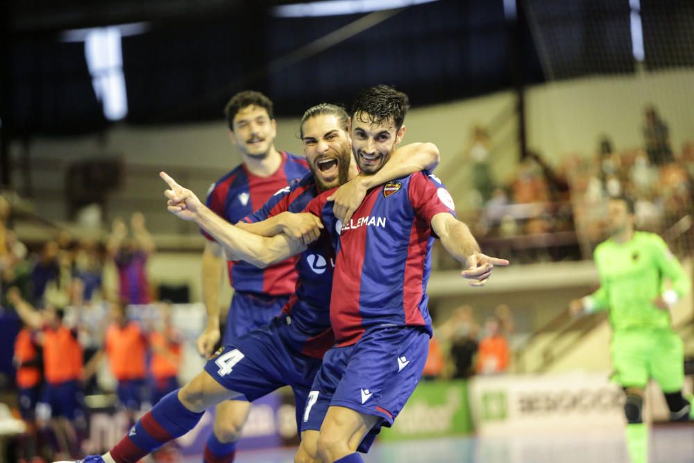 Levante - Valdepeñas: Las mejores fotos del duelo