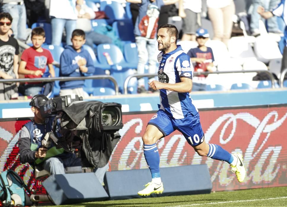 El Dépor golea a Las Palmas para cerrar la Liga