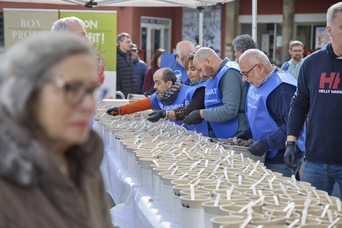 Les imatges de l'escudellada popular dels cuiners de Can Xapes a Girona