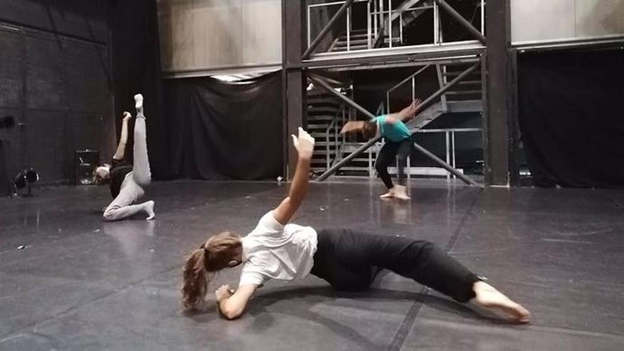 La bailarina y coreógrafa Mariví da Silva durante su residencia creativa en el Centro Párraga.