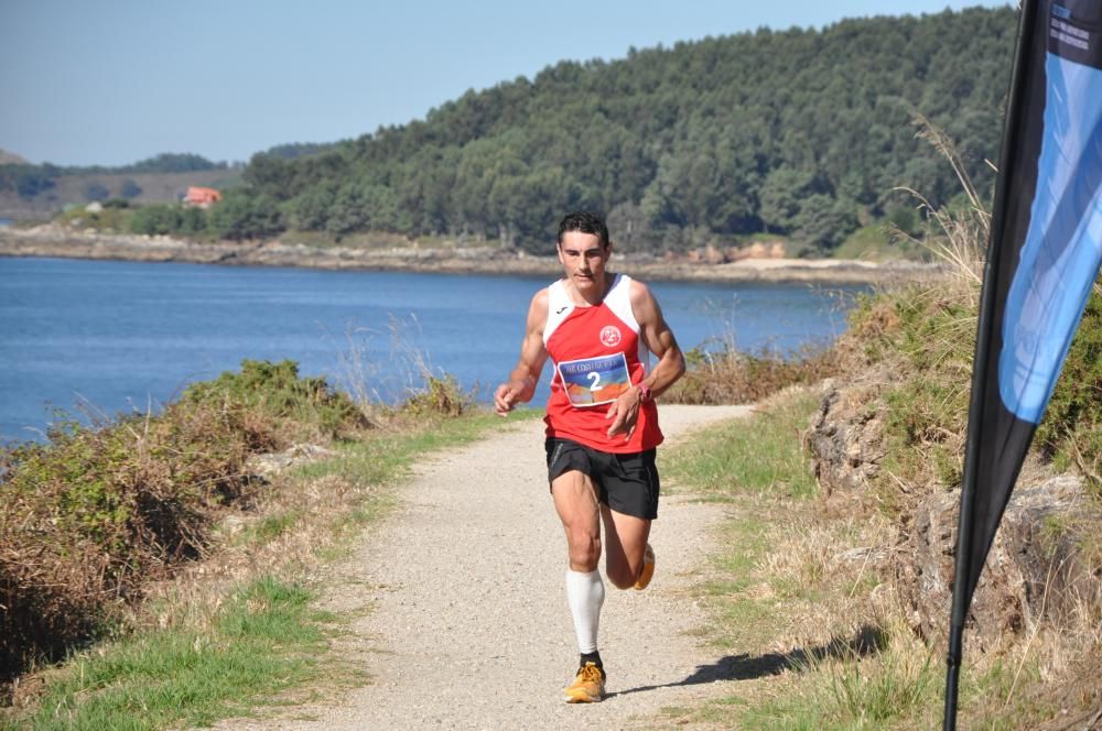 Roberto Riobó y Beatriz Fernández triunfan en la media maratón de la Costa da Vela