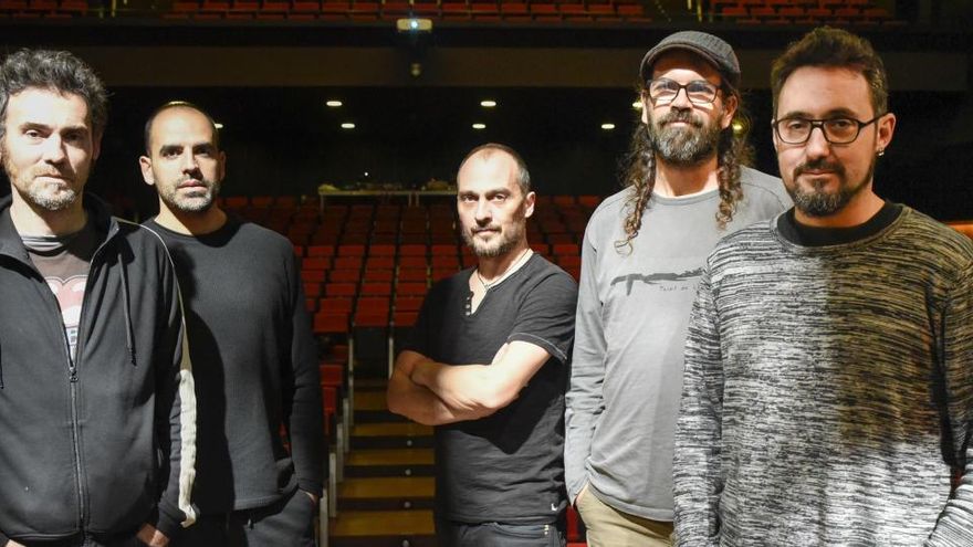 La banda Gossos participa en la protesta a la Stroika |