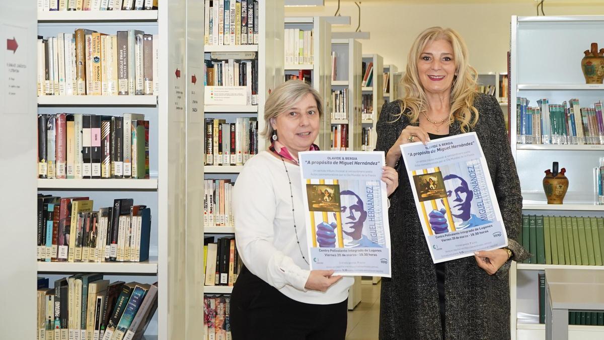 La edil de Cultura, Aurora Cienfuegos (derecha), con Isabel González, directora de la Fundación Municipal de Cultura de Siero.