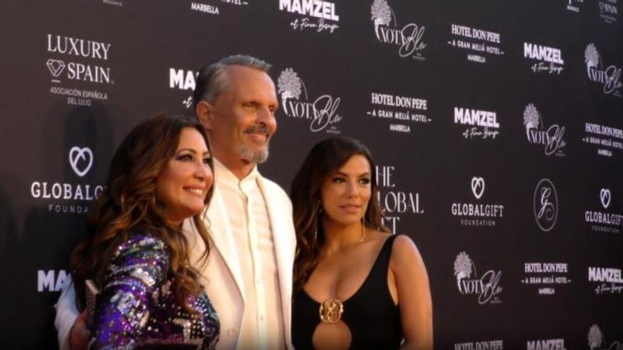 Miguel Bosé reaparece en España con Eva Longoria y María Bravo en la Global Gift Gala