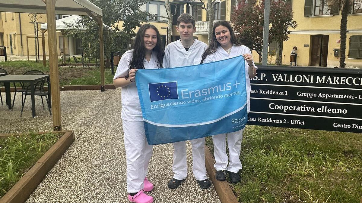 Estudiantes participantes en el Programa Erasmus + en el centro de trabajo de Rímini, Italia