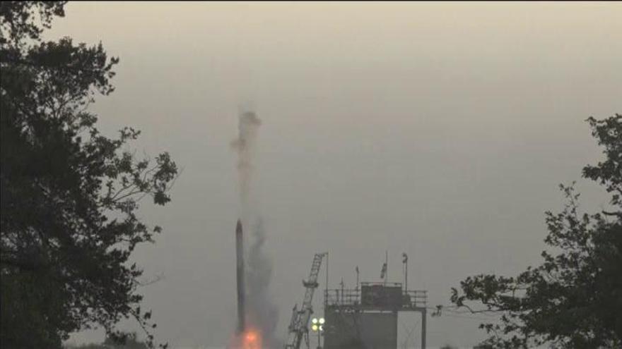 El lanzamiento del primer cohete privado de Japón se estrella nada más despegar