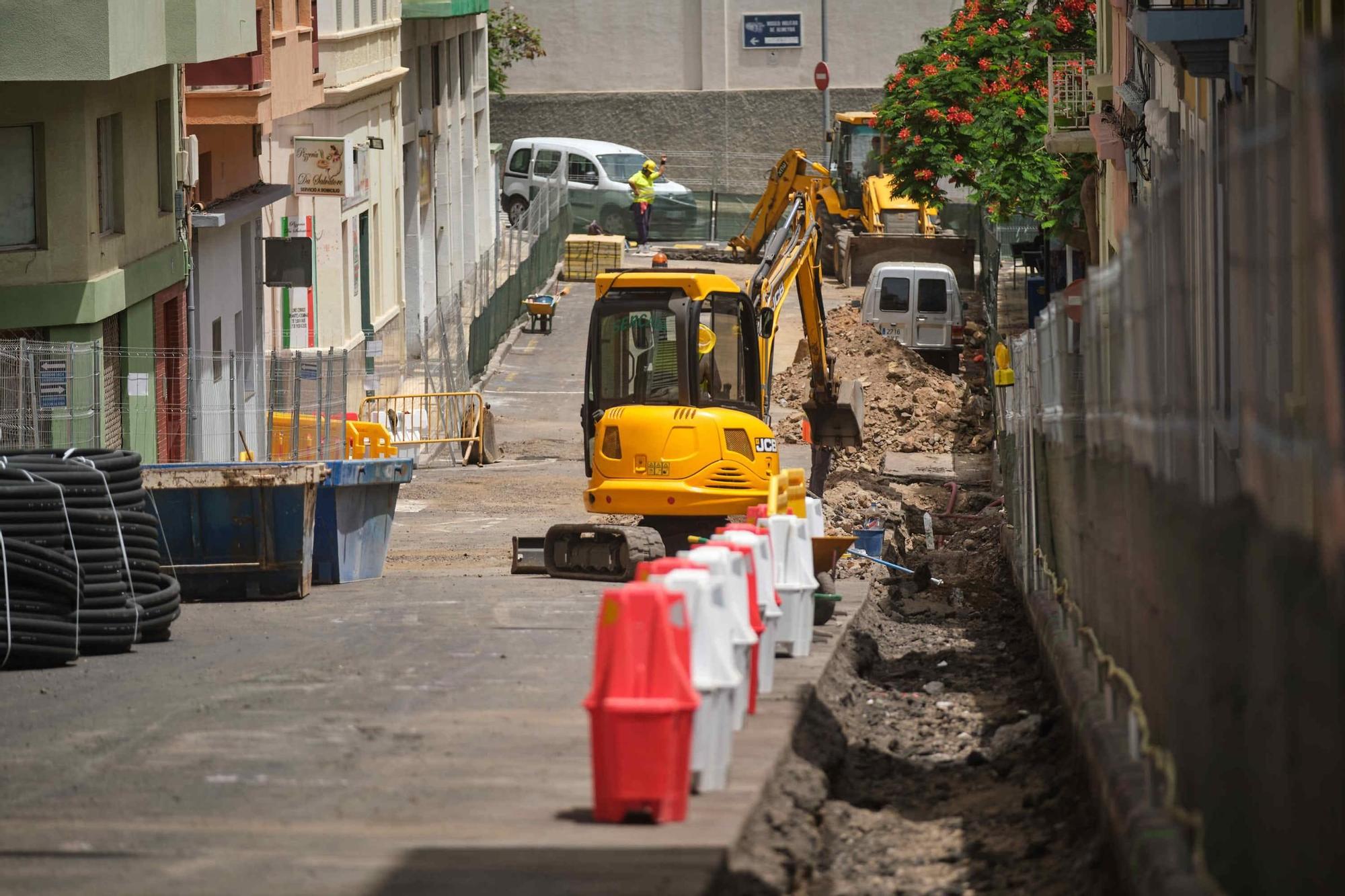 Obras en la calle de La Rosa y supresión de aparcamientos en Santiago