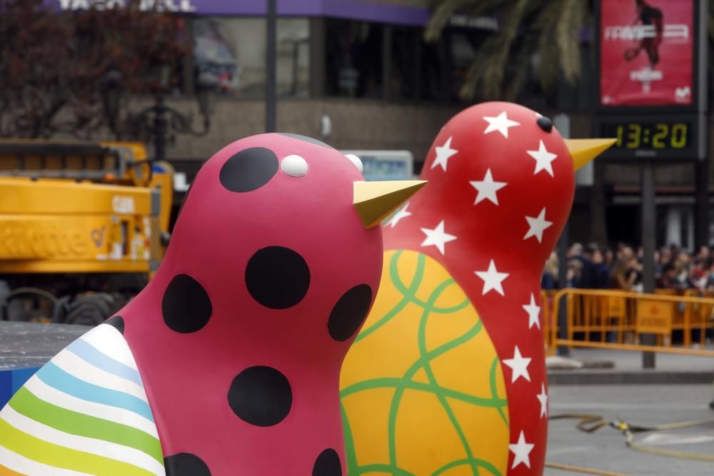 Así es la falla de Okuda en la plaza del Ayuntamiento