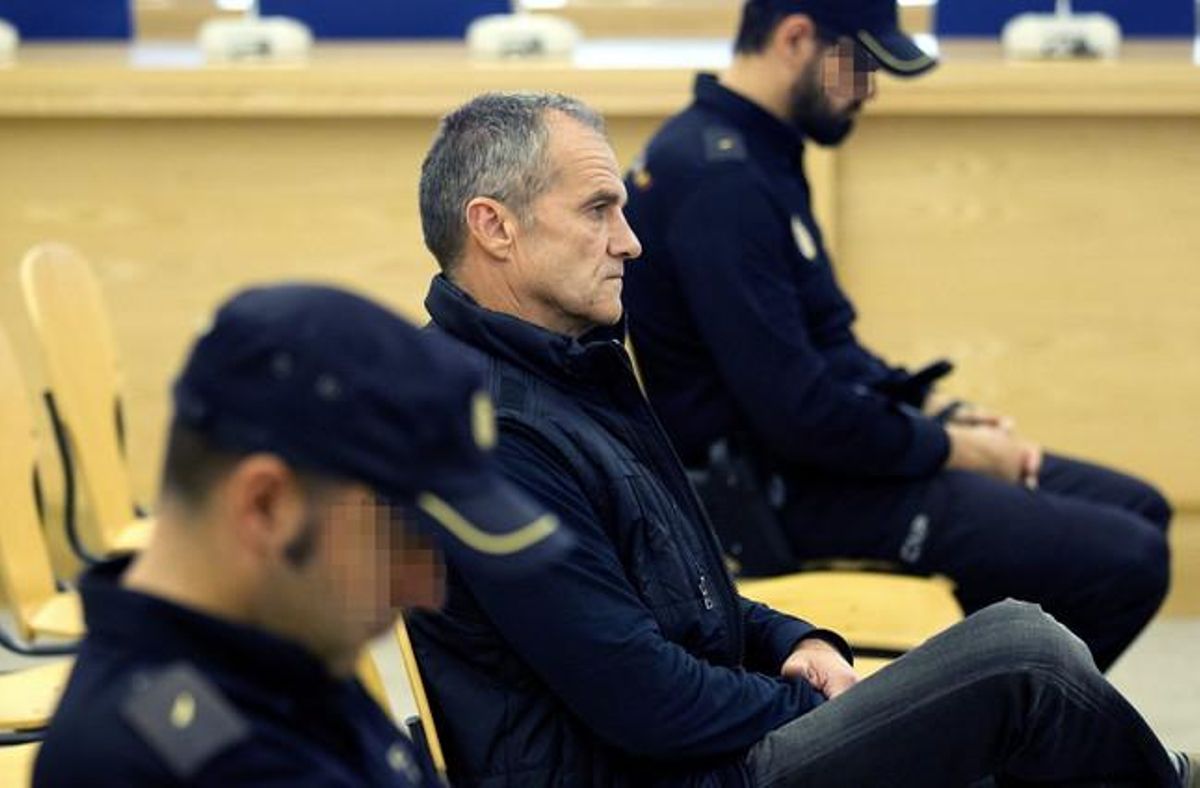 L’exdirigent d’ETA José Javier Arizkuren Ruiz, àlies ’Kantauri’, durant el judici, aquest dilluns. L’exdirigent d’ETA José Javier Arizkuren Ruiz, àlies ’Kantauri’, durant el judici, aquest dilluns.