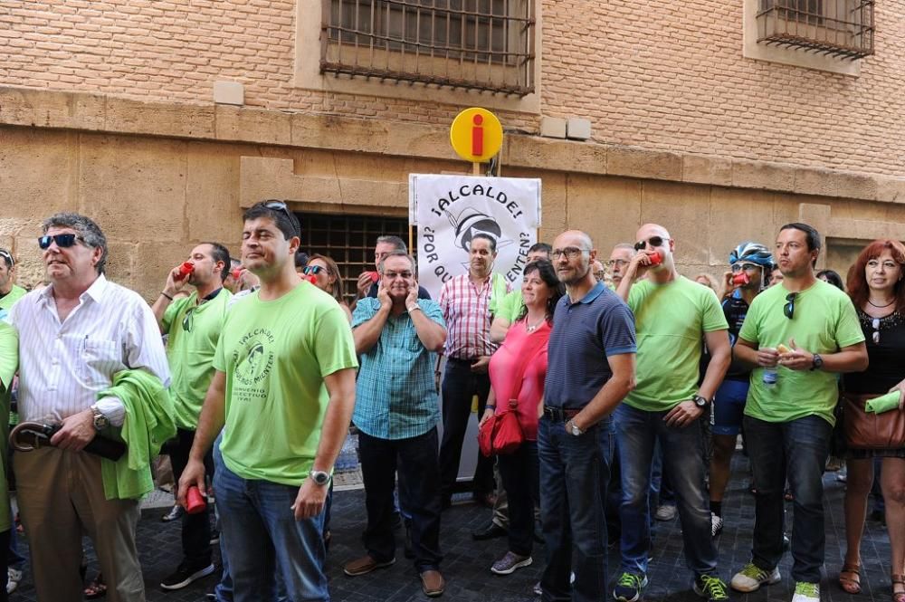 Pleno municipal con protesta