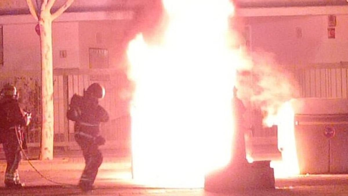 Incendio de contenedores en Alaquàs.