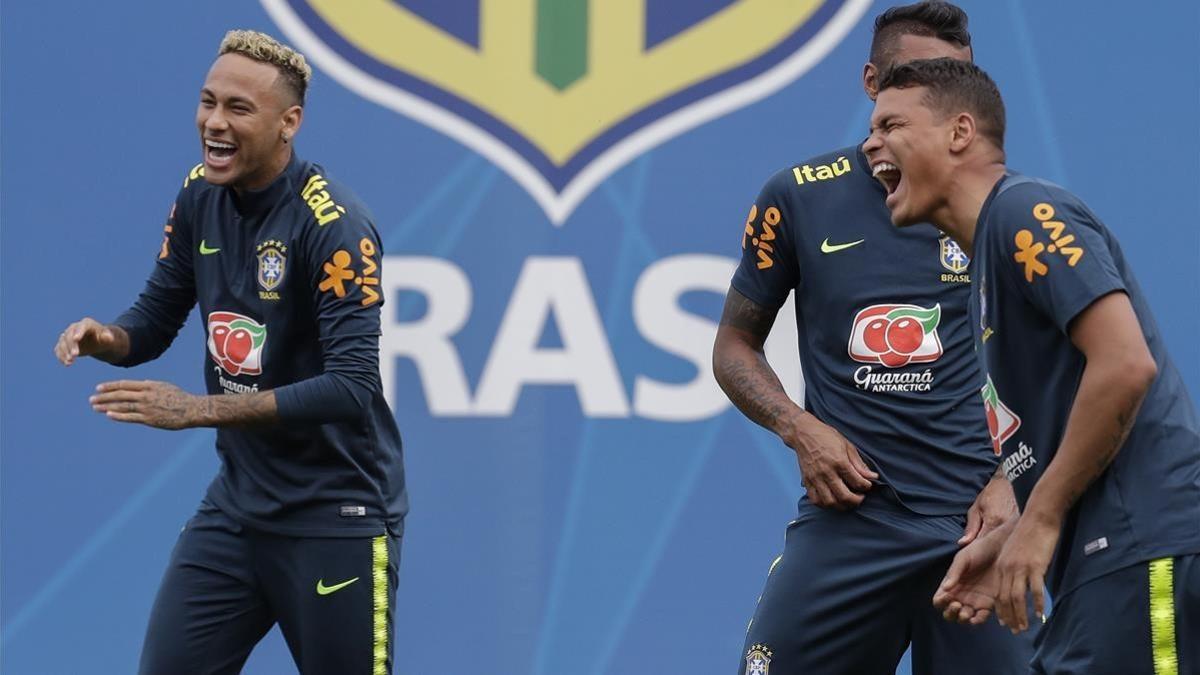 Neymar y Thiago Silva, en el último entrenamiento.