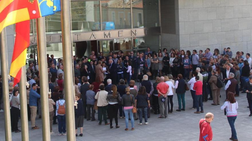 Emotivo minuto de silencio en San Vicente por Luisa Pastor