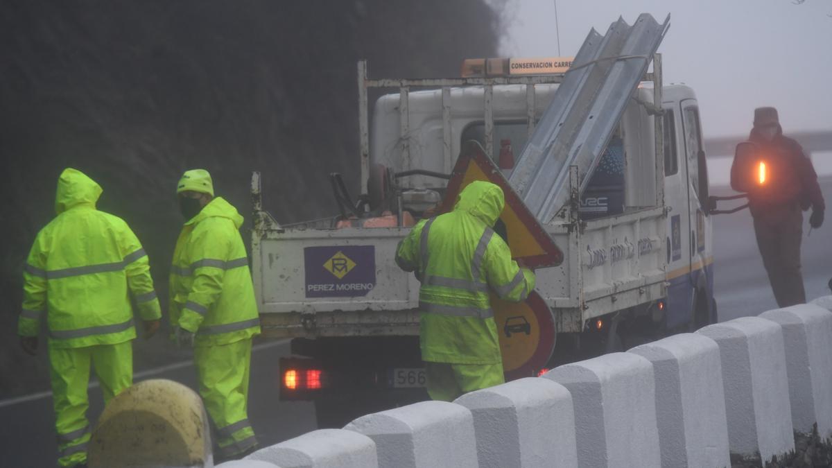 Rescate de los cuerpos de los fallecidos en el accidente de tráfico de Gran Canaria