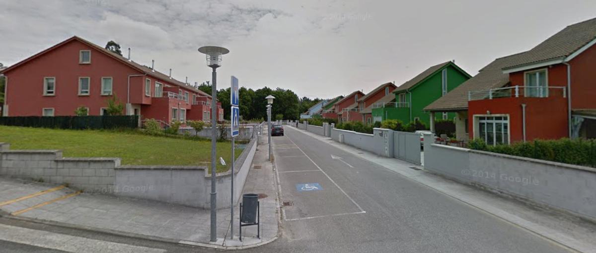 Imagen de un grupo de viviendas en el lugar de Raíces, en el municipio de Ames.