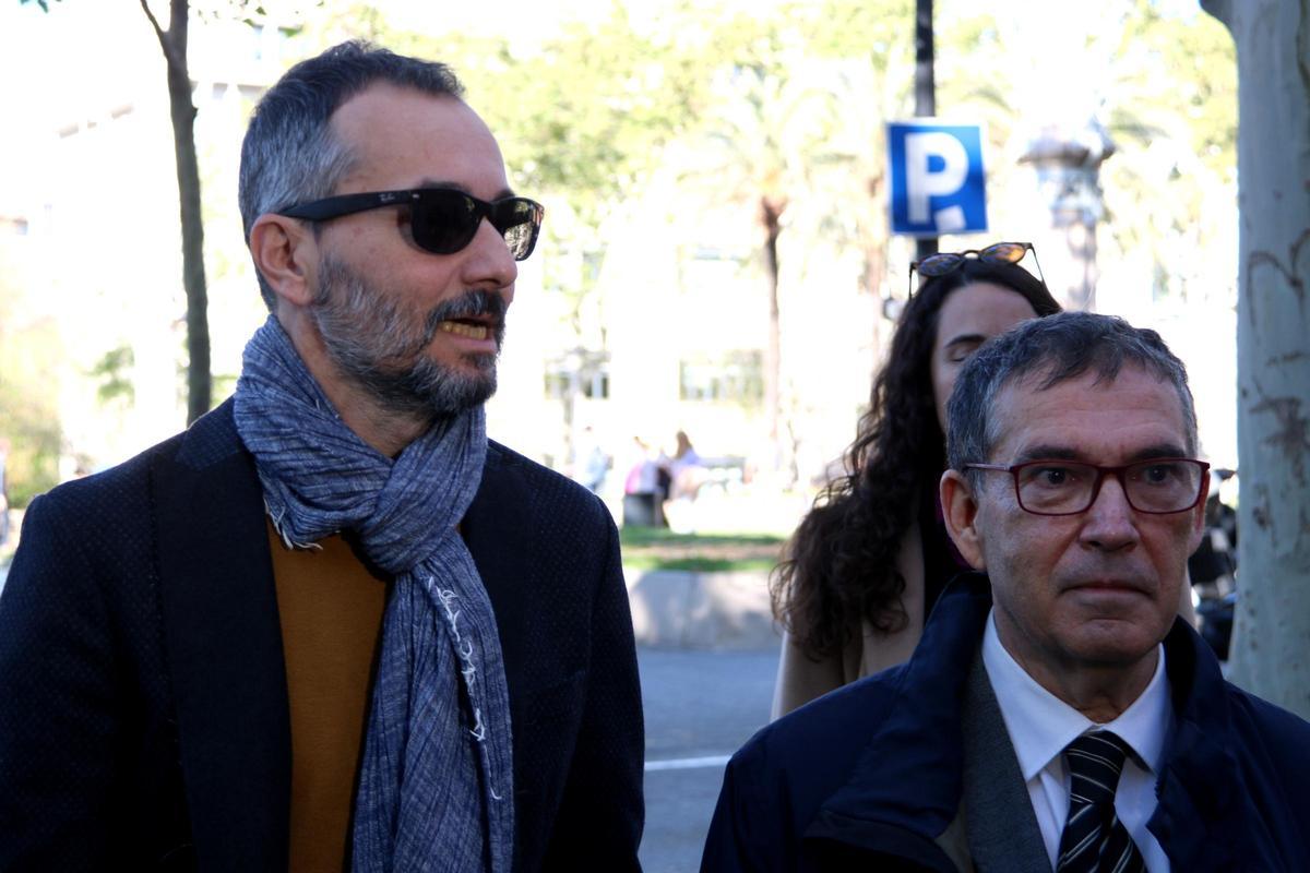 El comunicador Jair Domínguez i el seu advocat, Jaume-Alonso Cuevillas, abans de declarar a l'Audiència Provincial de Barcelona