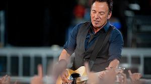 Aquest és el moment en què Bruce Springsteen es refereix als indignats del 15-M durant el seu concert a Barcelona, ahir.