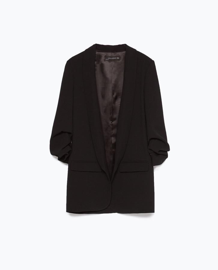 Copia el look de Jennifer Lawrence, blazer negro.