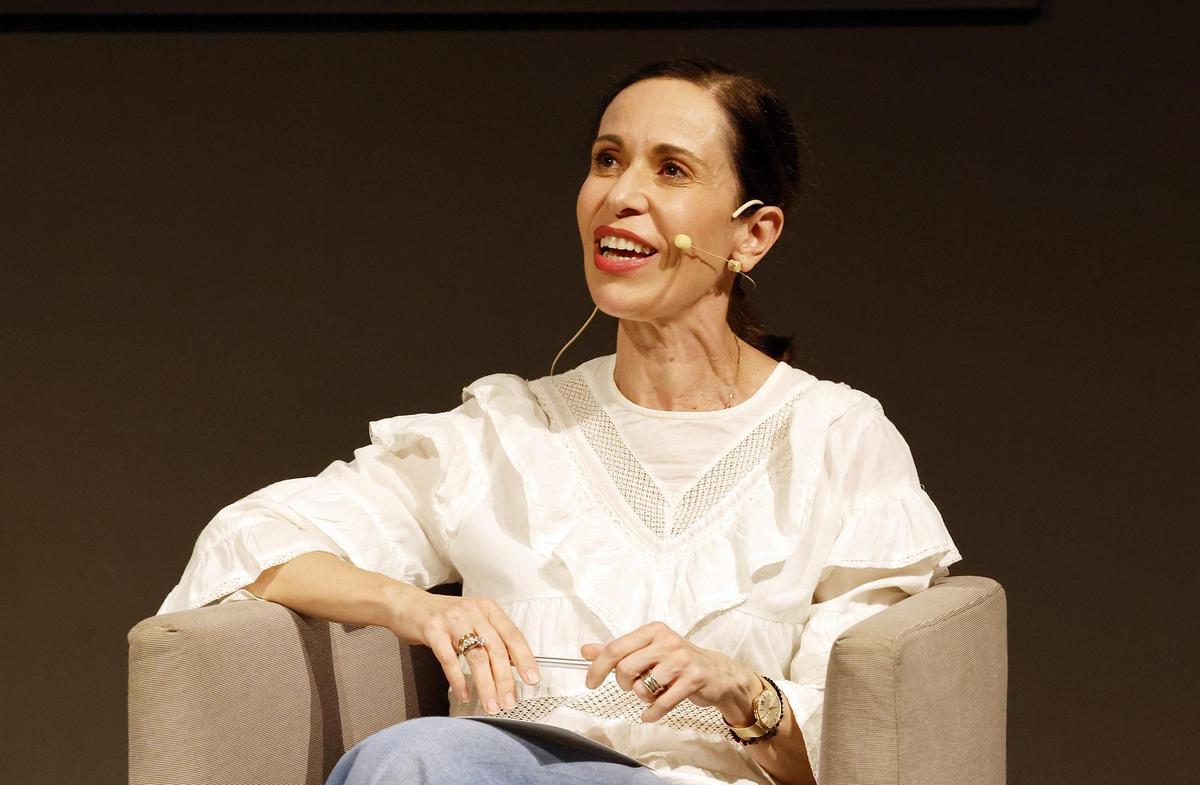 Ángeles Caballero, escritora y periodista, invitada al Club Faro