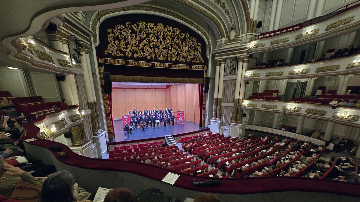 Actuación en el Teatro Afundacion de una de las corales de Acopovi este año.