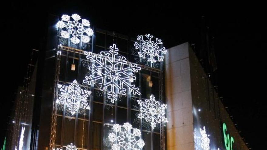 El Corte Inglés ya luce la decoración navideña