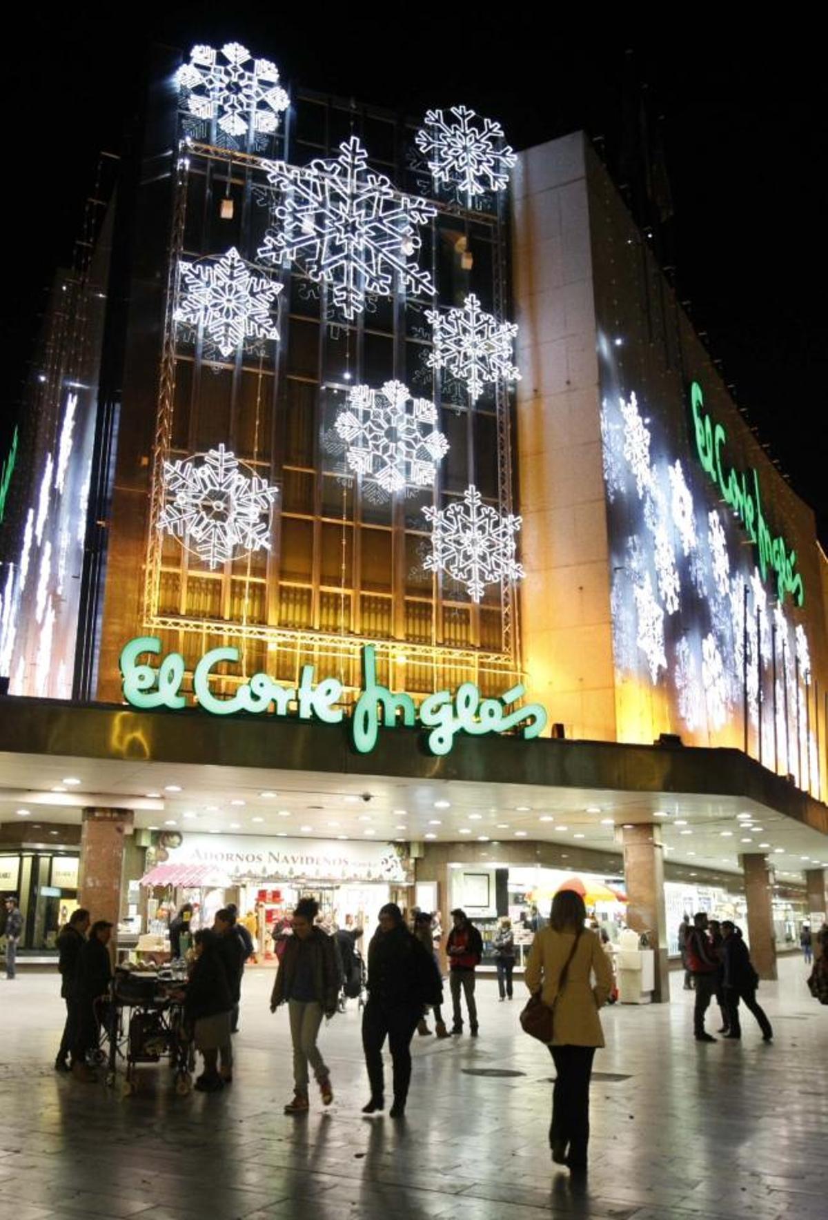 El Corte Inglés ya luce la decoración navideña