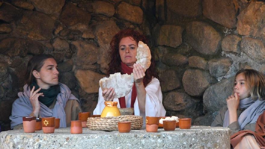 Marta Figueras brilla com a Jesucrist en el 50è aniversari de la Passió de Sant Climent