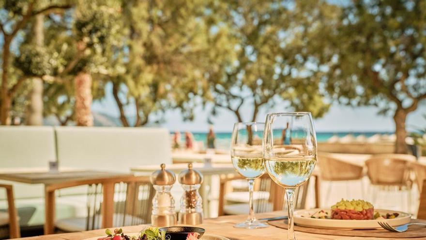 Calma Beach Club Cala Millor, el oasis mallorquín que fusiona gastronomía, música y lifestyle frente al mar