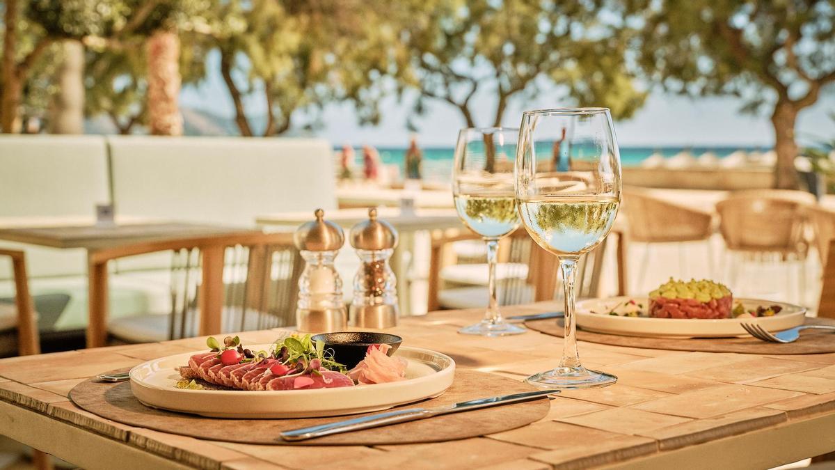 Calma Beach Club Cala Millor, el oasis mallorquín que fusiona gastronomía, música y lifestyle frente al mar