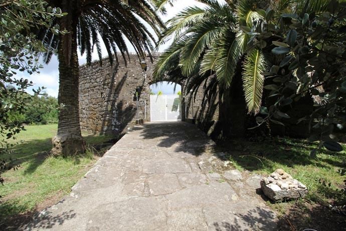 El castillo del Cardenal, a la venta en Corcubión